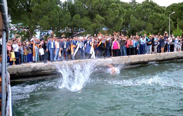 Köyceğiz'de Gelenek Değişmedi, Göle 'Öğrenci' Çaldılar