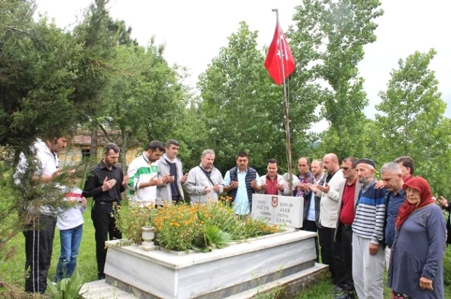 Şehidin Silah Arkadaşlarından Vefa Örneği! 21 Yıl Sonra Ziyarete Geldiler