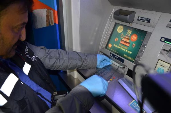 Vatandaşı Kandıran ATM Dolandırıcılarına Suç Üstü