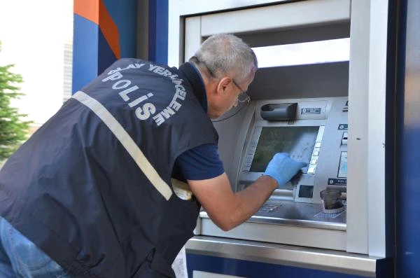 Vatandaşı Kandıran ATM Dolandırıcılarına Suç Üstü