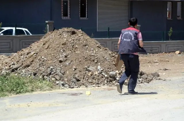 Baba, Doktor Oğlunun Yanında Kendi Kafasına Ateş Etti