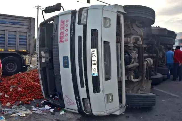 Antalya'da Sebze Yüklü TIR Devrildi: 20 Ton Sebze Yola Saçıldı