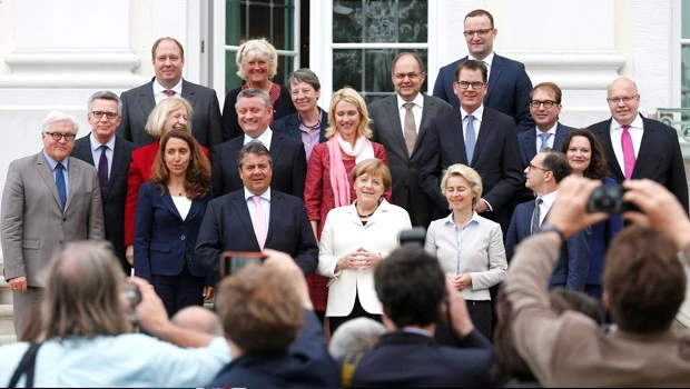 Merkel'e 5 Bakanı 