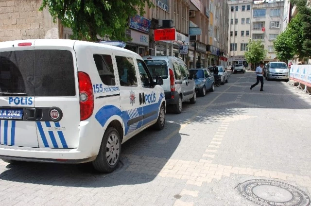 Şüpheli Otomobil Polisi Harekete Geçirdi