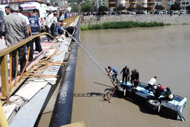 Amasya'da Minibüs Köprüden Irmağa Uçtu: 14 Yaralı