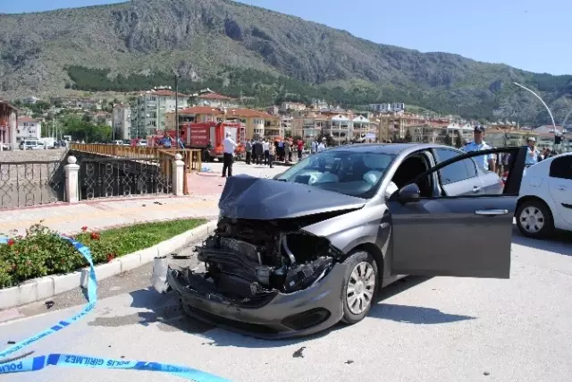 Amasya'da Minibüs Köprüden Irmağa Uçtu: 14 Yaralı