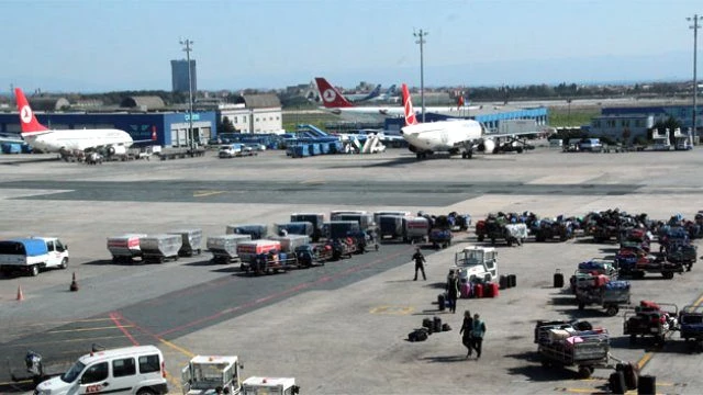 Atatürk Havalimanı <a class='keyword-sd' href='/20-dakika/' title='20 Dakika'>20 Dakika</a> Uçuş Trafiğine Kapatıldı