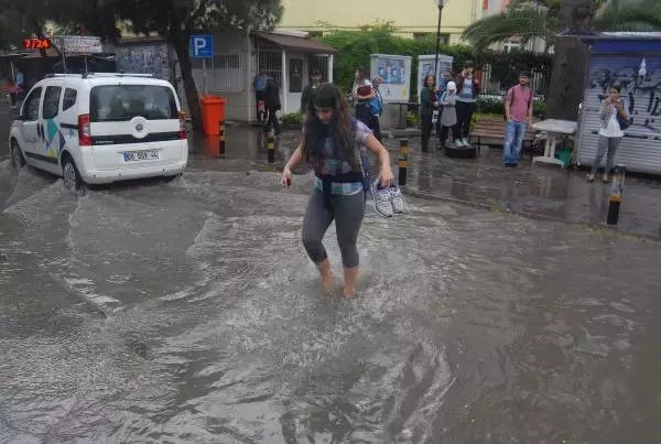 İzmir'de Sağanak Etkili Oldu