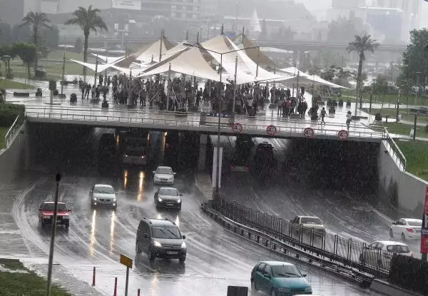 İzmir'de Sağanak Etkili Oldu