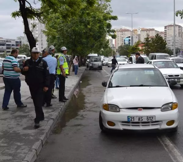 Ehliyetsiz Sürücü Bomba Paniğine Neden Oldu