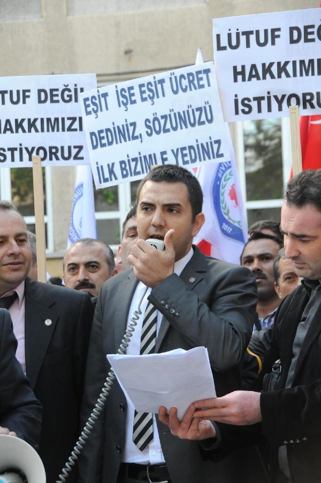 TSK'da Çalışan Sivil Memurlar Bordrolarını Yaktı