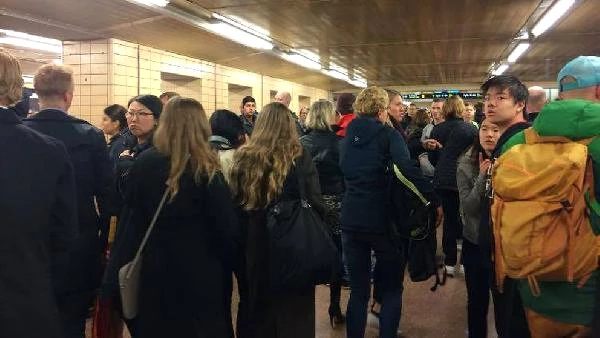 Yanık Ekmek Stockholm Merkez Tren İstasyonu'nu Boşalttırdı