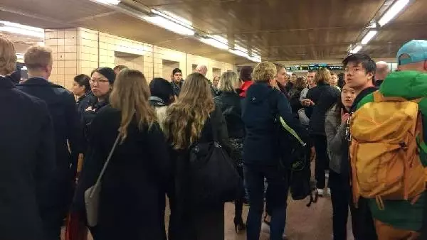 Yanık Ekmek Stockholm Merkez Tren İstasyonu'nu Boşalttırdı