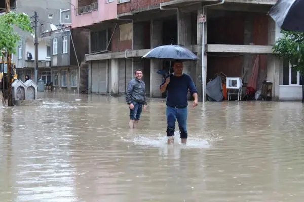 Ünye'de Sokaklar Göle Döndü!