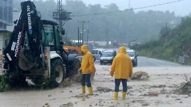 Ünye'de Sokaklar Göle Döndü!