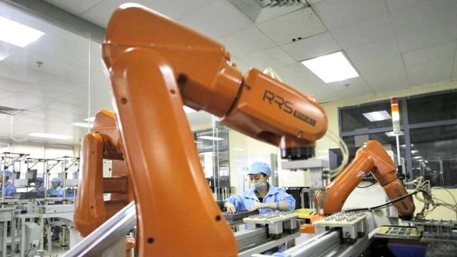 Foxconn İnsanların Yerine Robotları Koyuyor