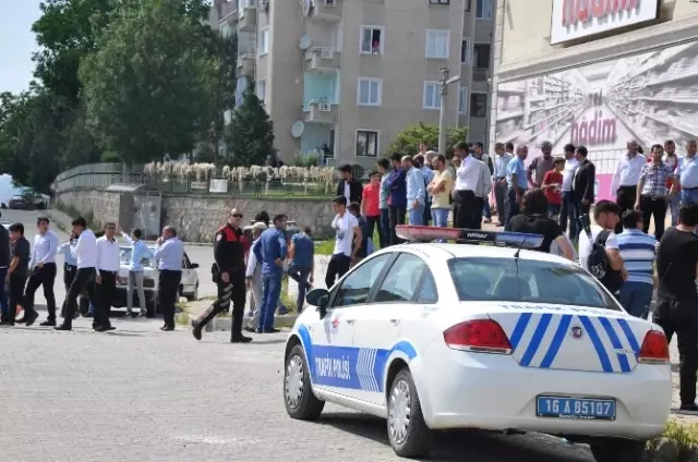 Şoförü Oğlunun Gözleri Önünde Tekme Tokat Dövdüler