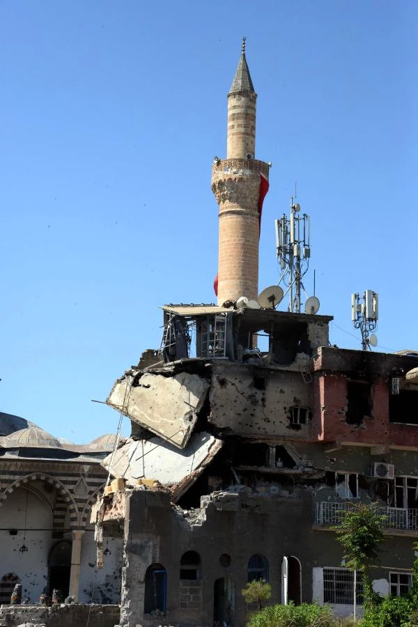 Sur'un Sembolü Kurşunlu Camii Gazetecilere Gösterildi