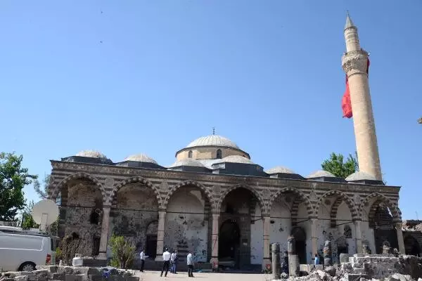 Sur'un Sembolü Kurşunlu Camii Gazetecilere Gösterildi