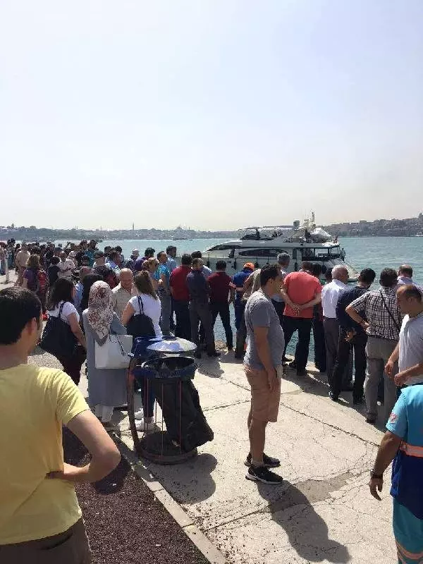 Üsküdar'da Denize Düşen Kızı Vatandaşlar Kurtardı