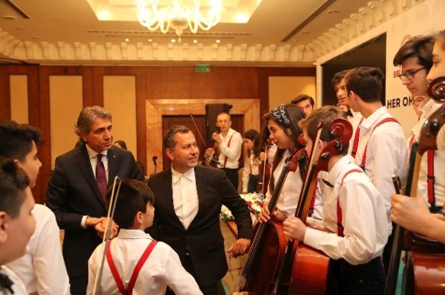 Fatih Belediyesi Yüzlerce Öğrenciyi Müzik Eğitimi Hayaline Kavuşturuyor