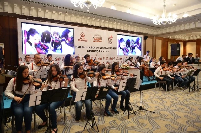 Fatih Belediyesi Yüzlerce Öğrenciyi Müzik Eğitimi Hayaline Kavuşturuyor