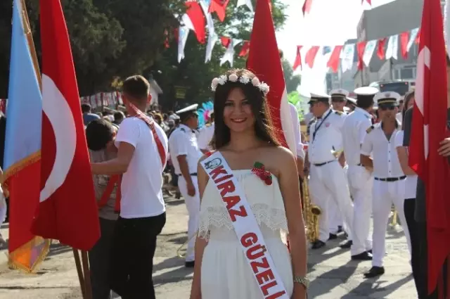 Rio Karnavalı Gibi 'Kiraz Festivali'