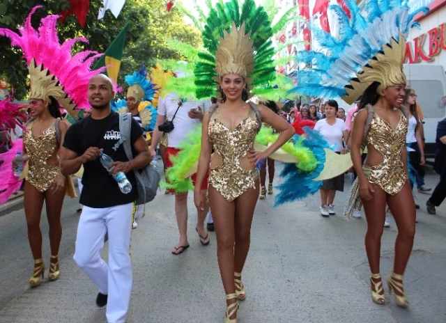 Rio Karnavalı Gibi 'Kiraz Festivali'