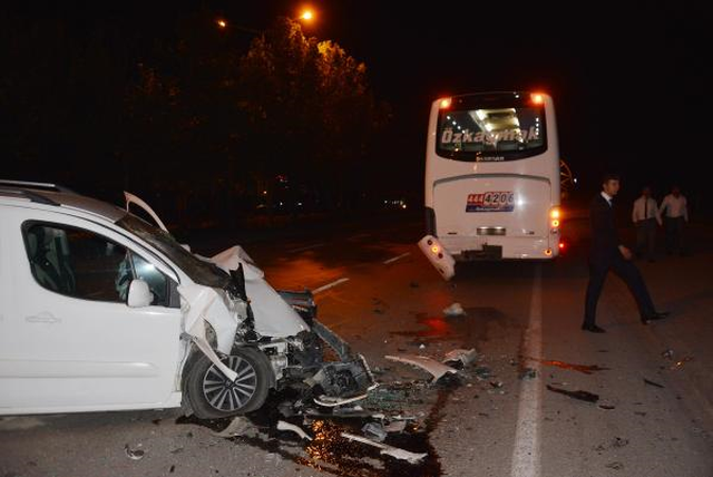 Cep Telefonu ile Konuşurken Kaza Yapan Sürücü, Ağır Yaralandı