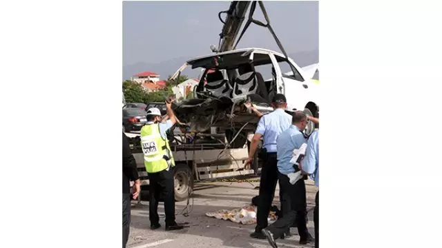 Erzincan'da Trafik Kazası: 3 Ölü, 8 Yaralı