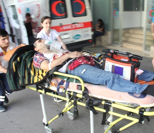 Üvey Babasını Öldüren Genç Kız, Adliyeye Giderken Hüngür Hüngür Ağladı