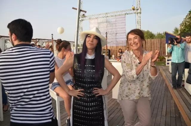 Hande Yener, Kulüp Baskınında Ne Yapacağını Şaşırdı