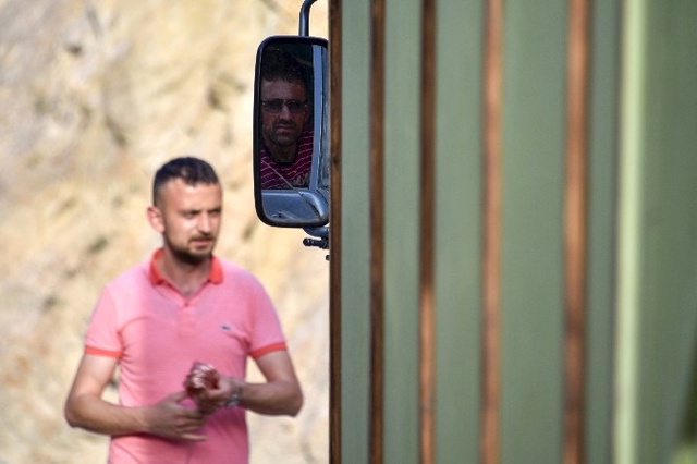 Hurda Kamyonu Aldı, Kendisine Yürüyen Ev Yaptı
