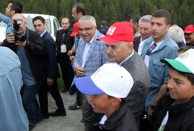 Başbakan Yıldırım'a Memleketinde Dolu Sürprizi