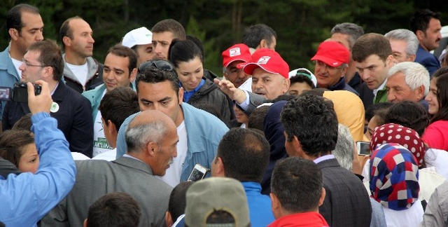 Başbakan Yıldırım'a Memleketinde Dolu Sürprizi
