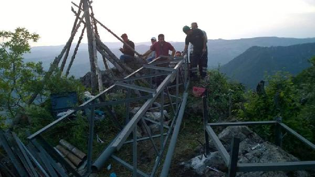 Bartın'da Köylüler, 820 Metre Rakımlı Tepeye 54 Metrekarelik Türk Bayrağı Dikti