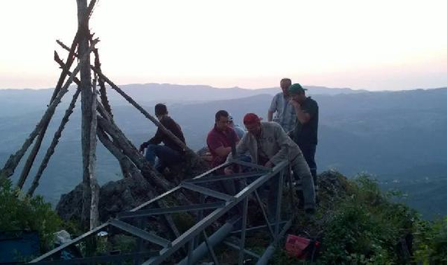 Bartın'da Köylüler, 820 Metre Rakımlı Tepeye 54 Metrekarelik Türk Bayrağı Dikti