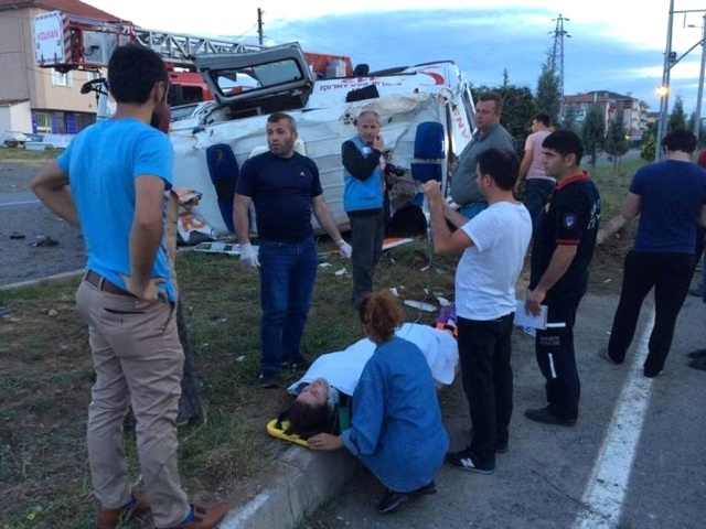 Hasta Nakli Yapan Ambulans Takla Attı, Taşıdığı Hasta Öldü
