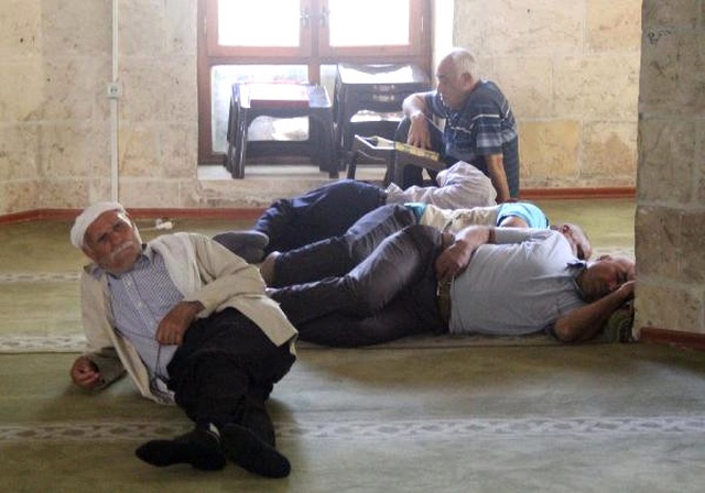 Şanlıurfa'da Camilerde 'Ramazan Uykusu'
