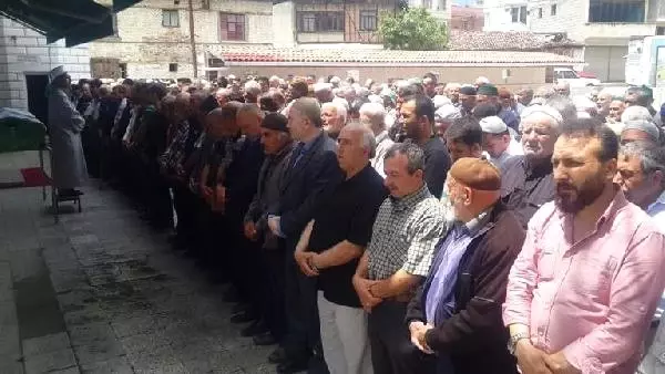 Uyurgezer Genç Kız Balkondan Düşüp Öldü