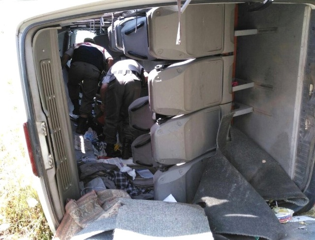 Balıkesir'de Yolcu Minibüsü Devrildi: 9 Yaralı