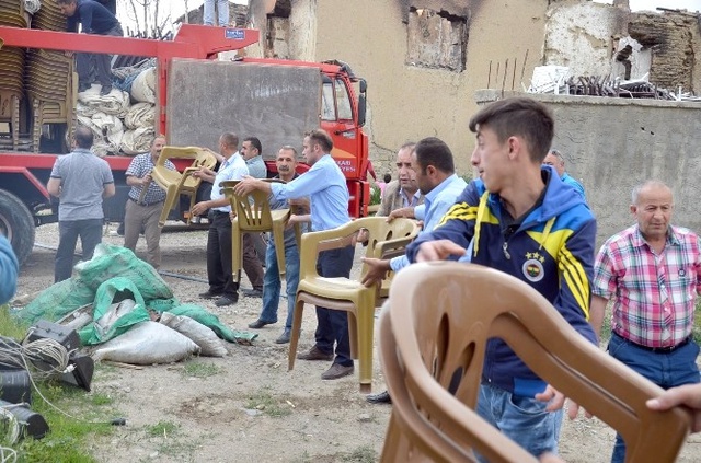 Yüksekova'da Gıda Yardımı Yapıldı, İftar Çadırları Kuruldu