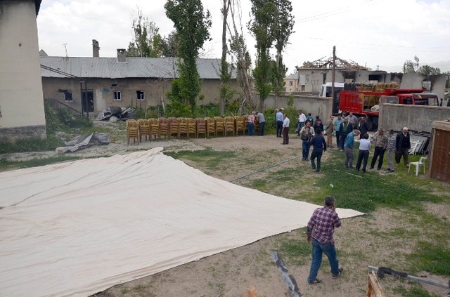 Yüksekova'da Gıda Yardımı Yapıldı, İftar Çadırları Kuruldu