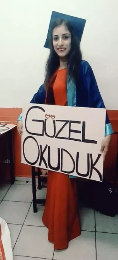 Genç Öğretmen Adayından Geriye Cübbeli Fotoğrafları Kaldı