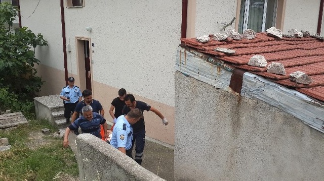 Şizofren Hastası, Annesine 'İntihar Ediyorum' Dedi ve Boğazını Kesti