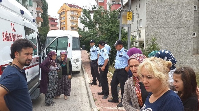 Şizofren Hastası, Annesine 'İntihar Ediyorum' Dedi ve Boğazını Kesti