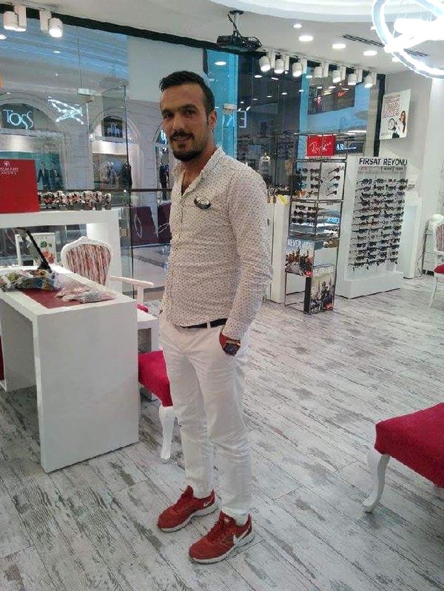 İş Arkadaşı Kadınla Görüşüyor Diye, Merdivenden Attı