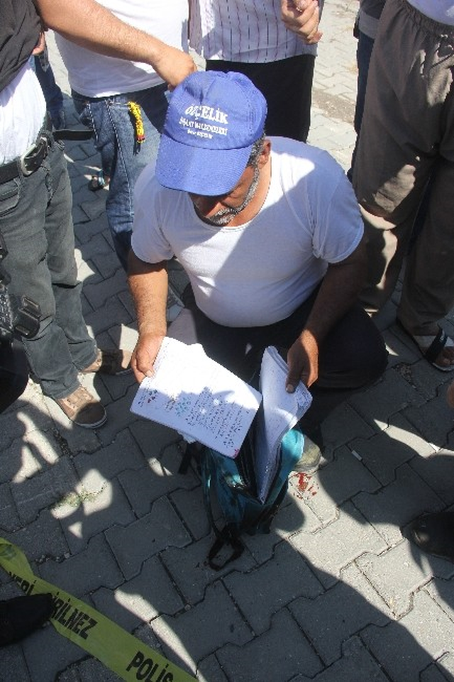 Okul Yolunda Ölen Evladına Son Kez Bakan Baba Feryat Etti