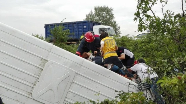 Yaralılar Minibüs Üstünde Kurtarılmayı Bekledi