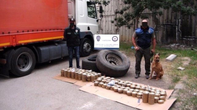 9 Milyon Liralık Eroin, TIR'ın Stepnesinden Çıktı